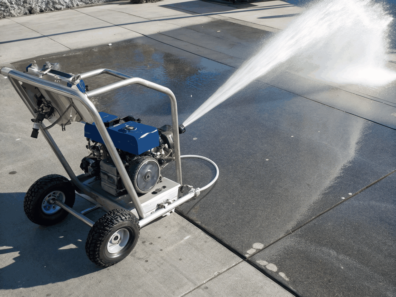 Industrial hot-water WashOff pressure cleaning